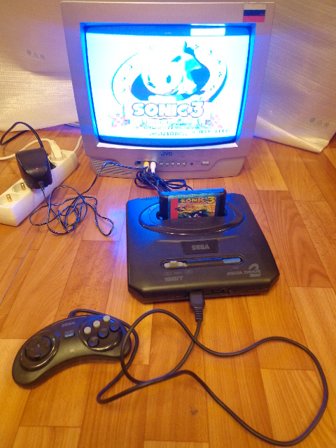 Приставка Sega Mega Drive2, подключённая к телевизору
